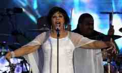 Shirley Bassey to Perform on Oscars